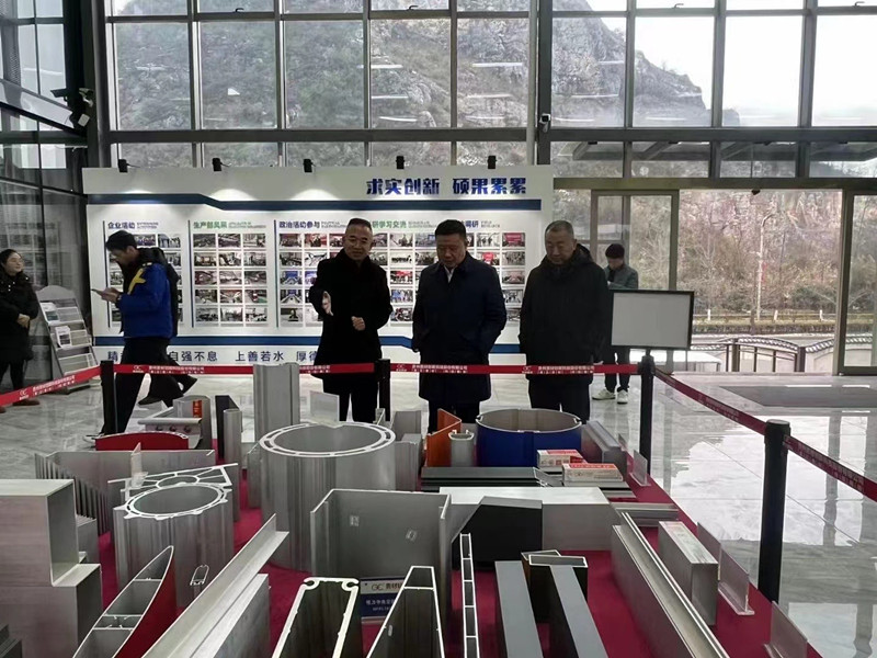 劉本立：貴陽市委常委、市委秘書長